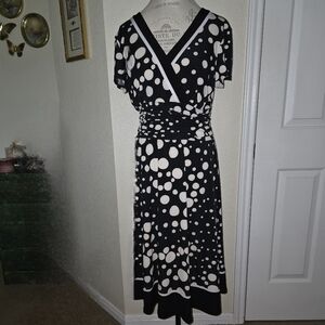 Sandra Darren Black and White Midi Sundress with Flutter Sleeves